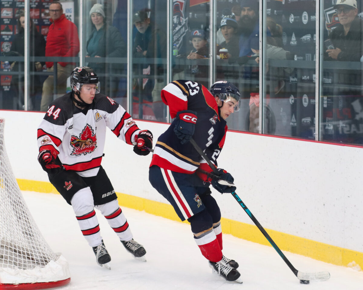 Max DeCoff of the Niagara Falls Canucks